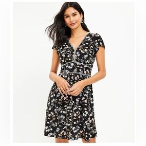 Loft Petite Floral Stitched Trim Flutter V-Neck Dress size 4P NWT